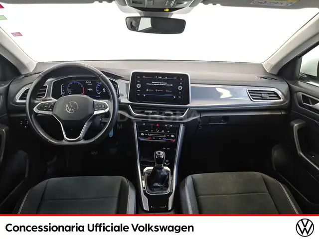 Volkswagen T-Roc view 10