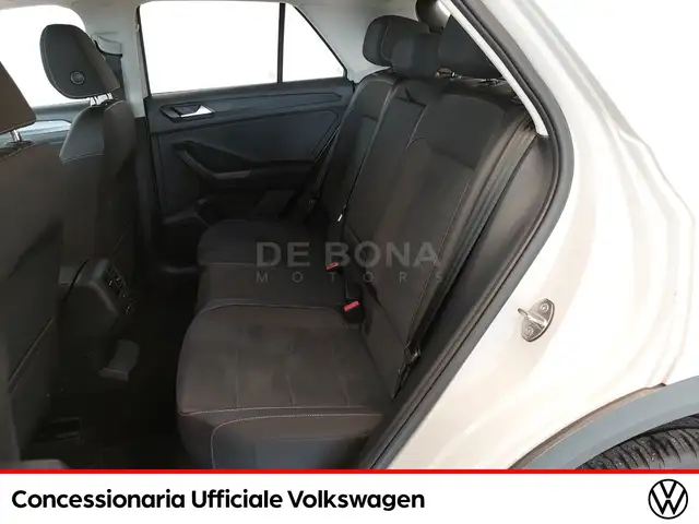 Volkswagen T-Roc view 9