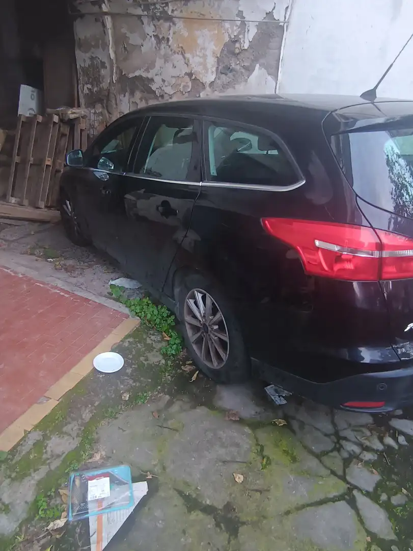 Ford Focus Focus IV 2015 SW SW 1.5 tdci Titanium s Černá - 2
