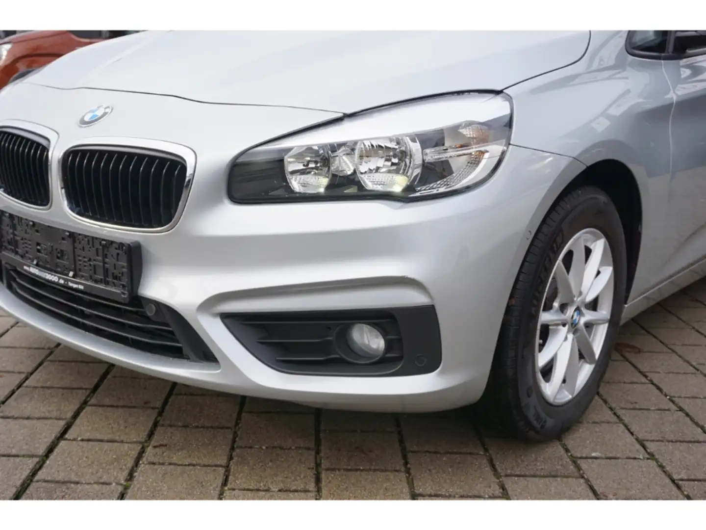 BMW 218 Active Tourer Advantage Navi SHZ Kamera Klimaaut. Silber - 2