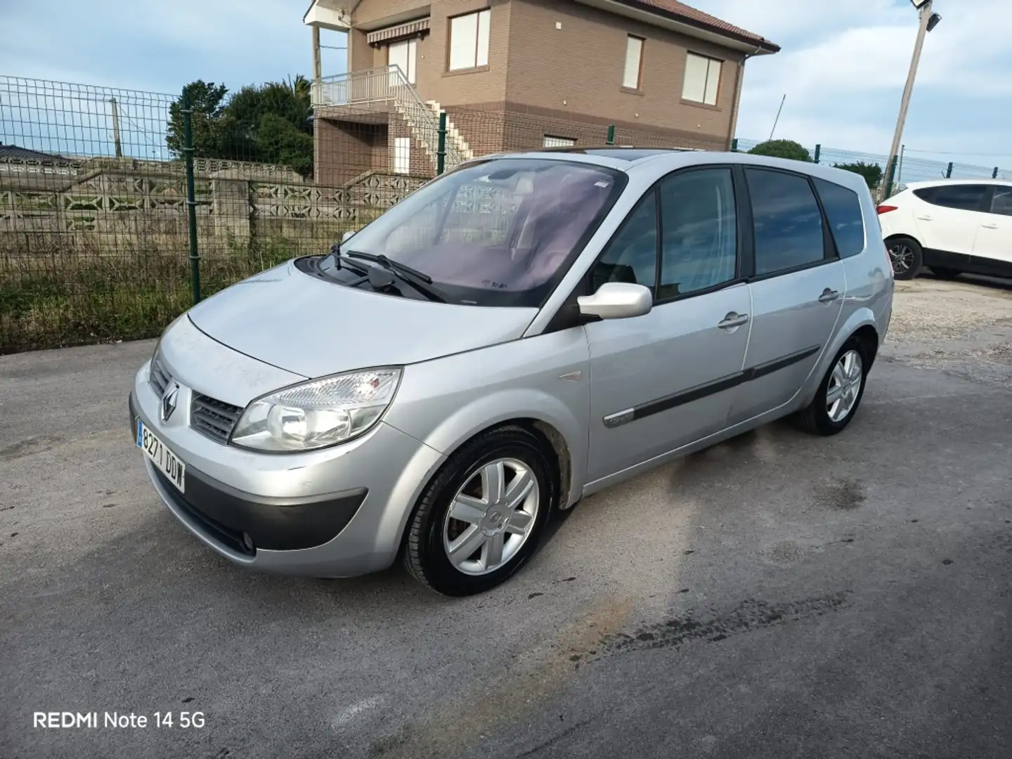 Renault Grand Scenic 1.9dCi Confort Dynamique Grau - 1