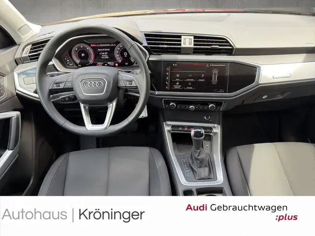 Audi Q3 view 13