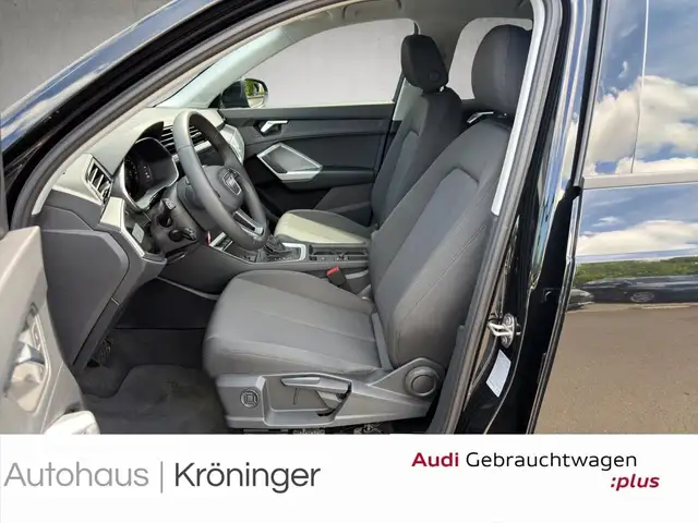 Audi Q3 view 7