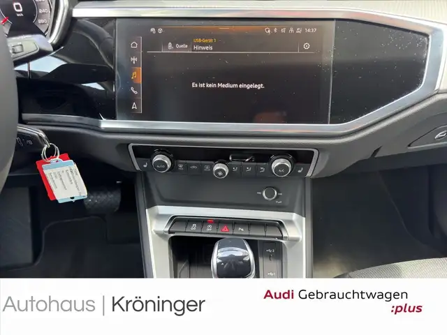 Audi Q3 view 15
