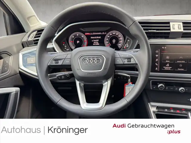 Audi Q3 view 11