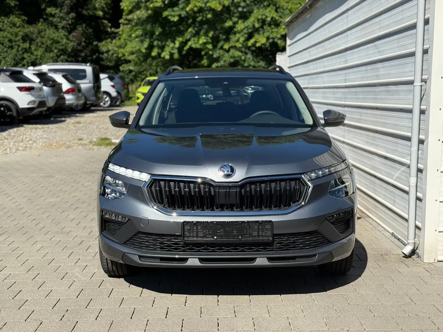 Skoda Kamiq Essence 1.0 TSI DSG *AHK*SHZ*LED 85 kW (116 PS)... Grau - 2