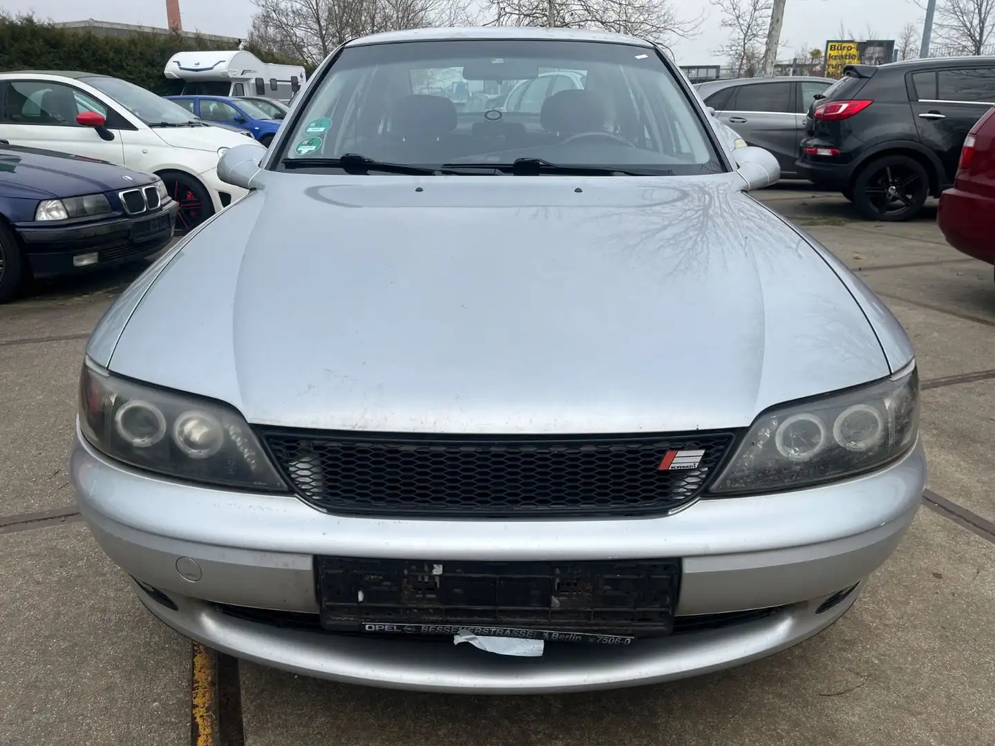 Opel Vectra B 1.6-16V Edition 100 Klima *kein Tüv* Plateado - 2