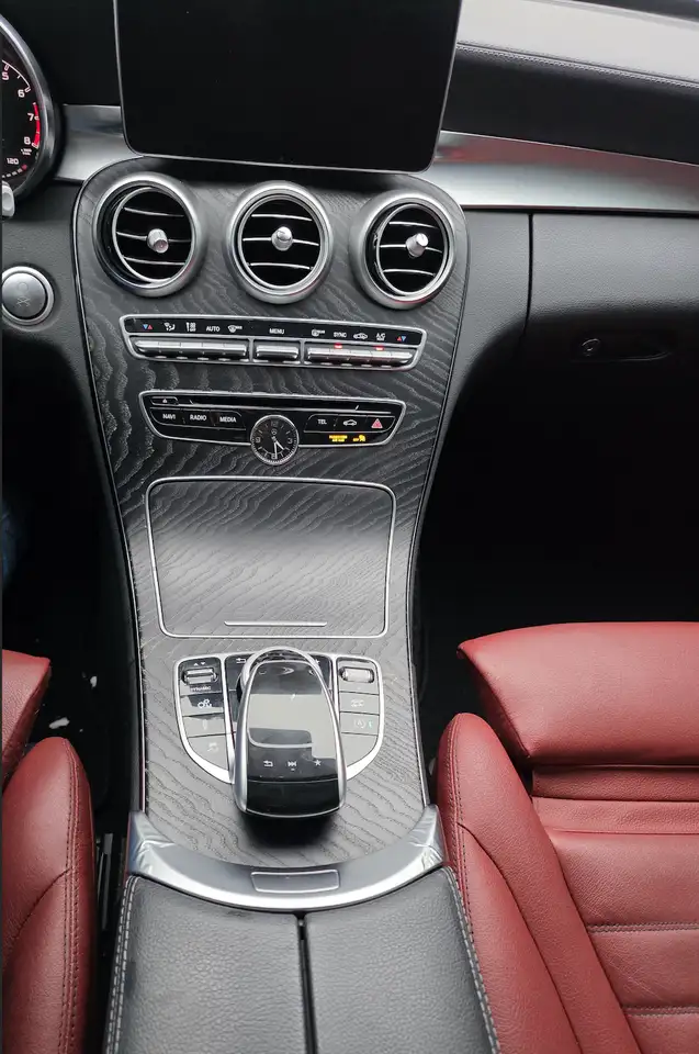 Mercedes-Benz C-Class снимка Mercedes-Benz C-Class