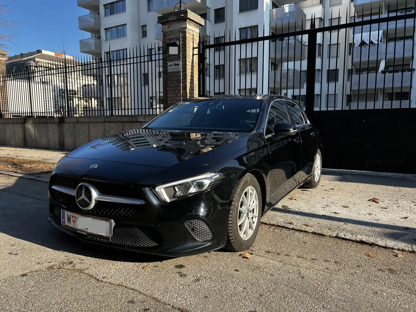 Mercedes-Benz A 160 A 160 Progressive (W177) | MBUX | 8-Fach-Bereift | Schwarz - 1