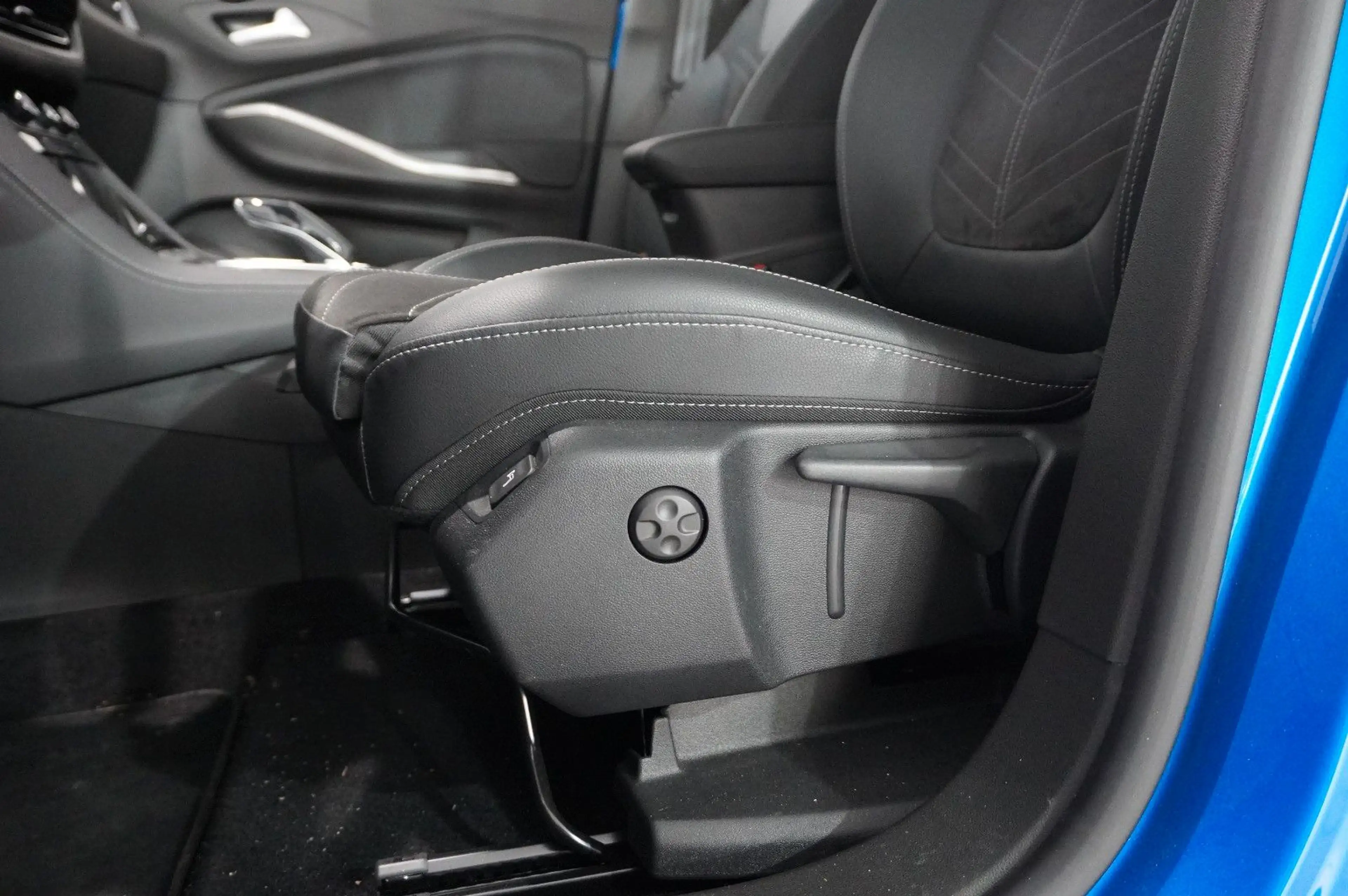 Opel Grandland X ULTIMATE 4HYBRID NAVI/360°/SPORT — photo 15