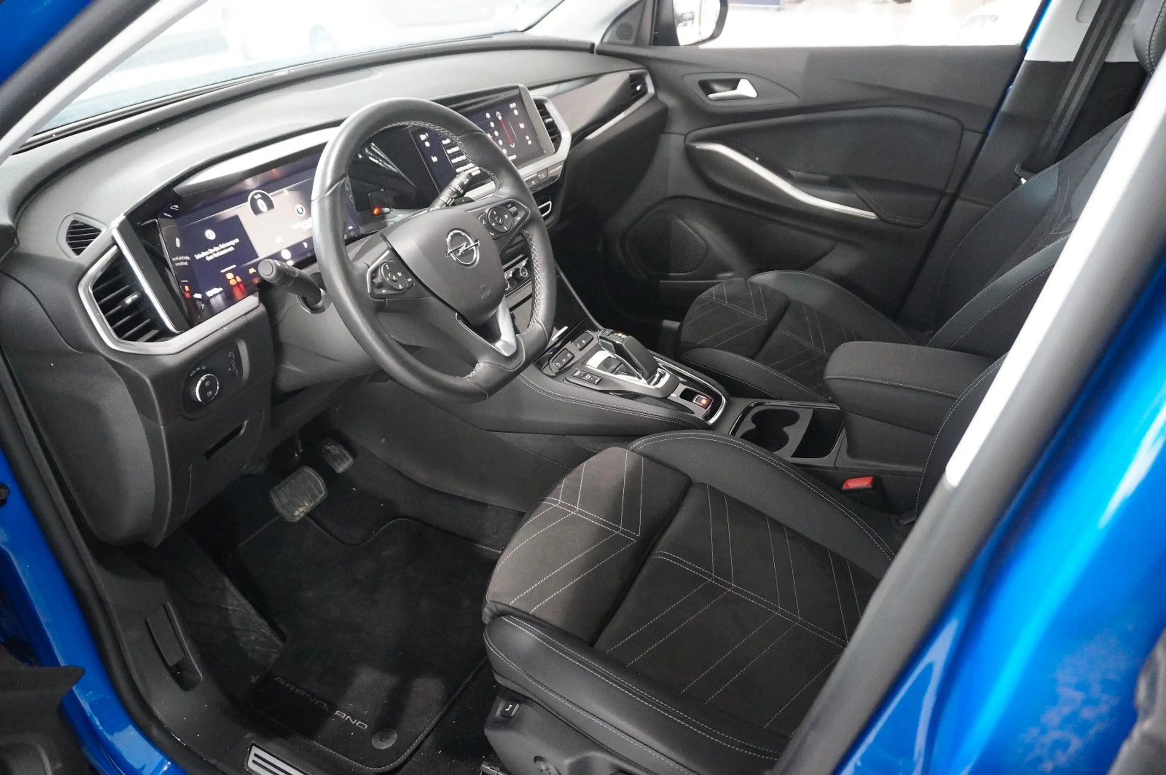 Opel Grandland X ULTIMATE 4HYBRID NAVI/360°/SPORT — photo 14