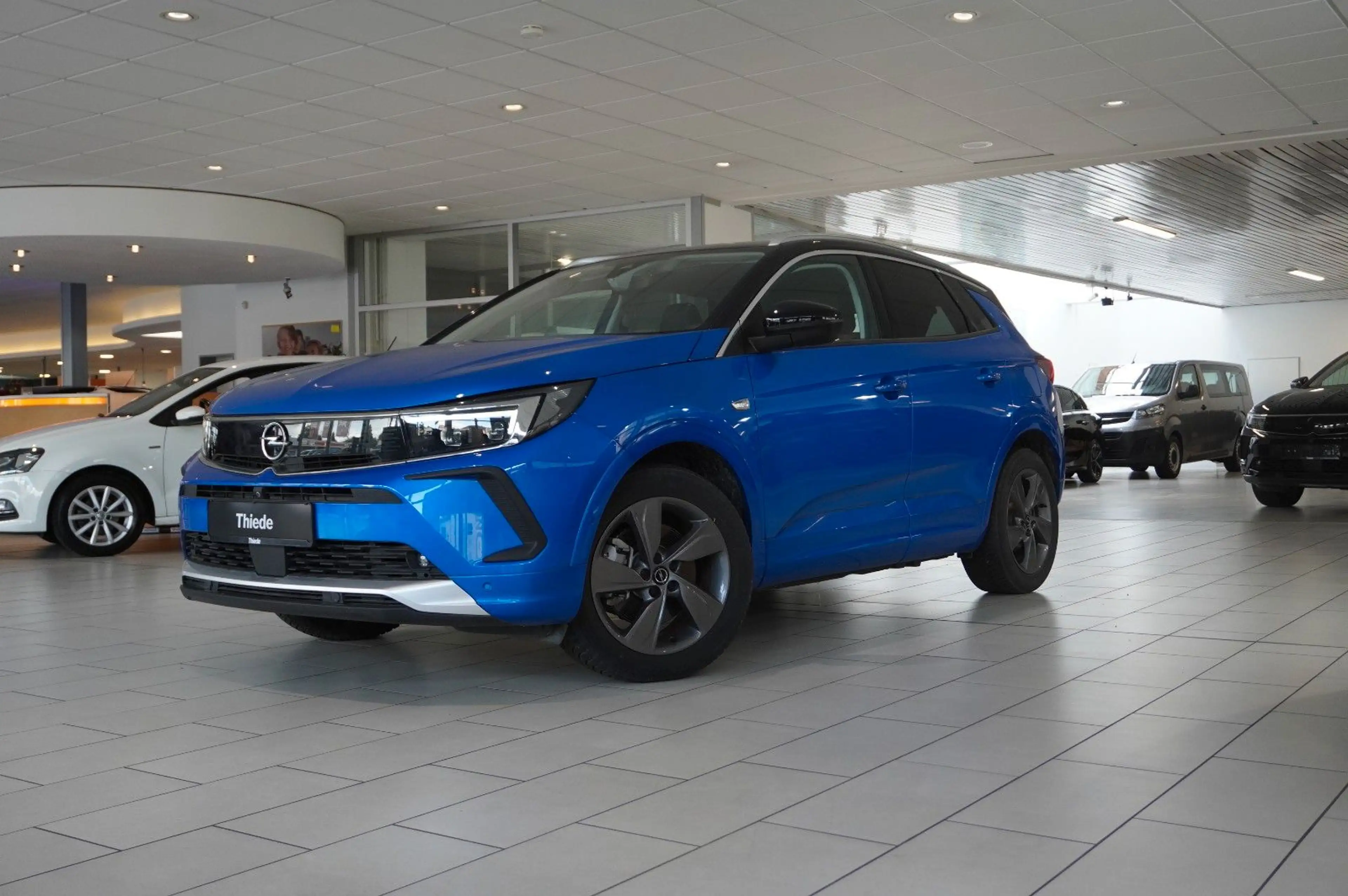 Opel Grandland X ULTIMATE 4HYBRID NAVI/360°/SPORT — photo 3