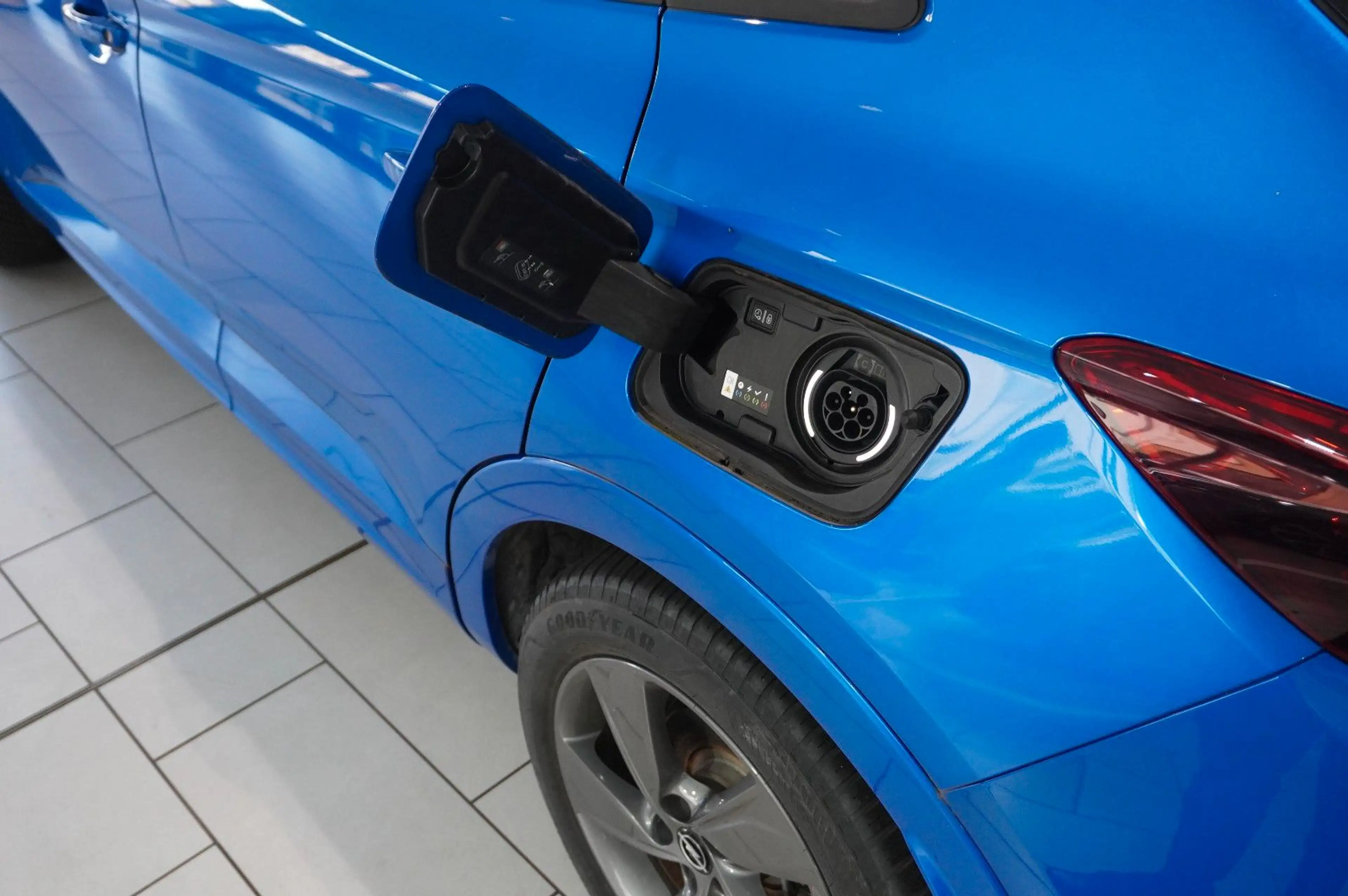 Opel Grandland X ULTIMATE 4HYBRID NAVI/360°/SPORT — photo 11