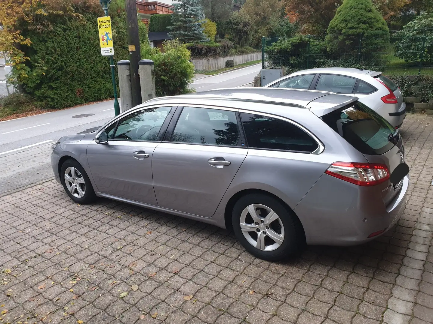 Peugeot 508 SW 1,6 BlueHDI 120 EAT6 S&S Active Grau - 2