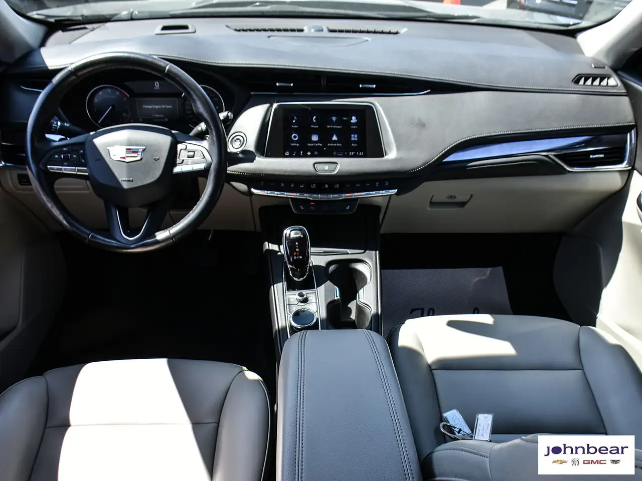 Cadillac XT4 снимка Cadillac XT4