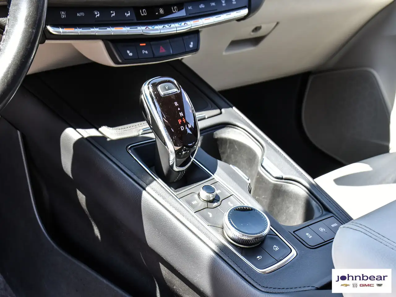 Cadillac XT4 снимка Cadillac XT4