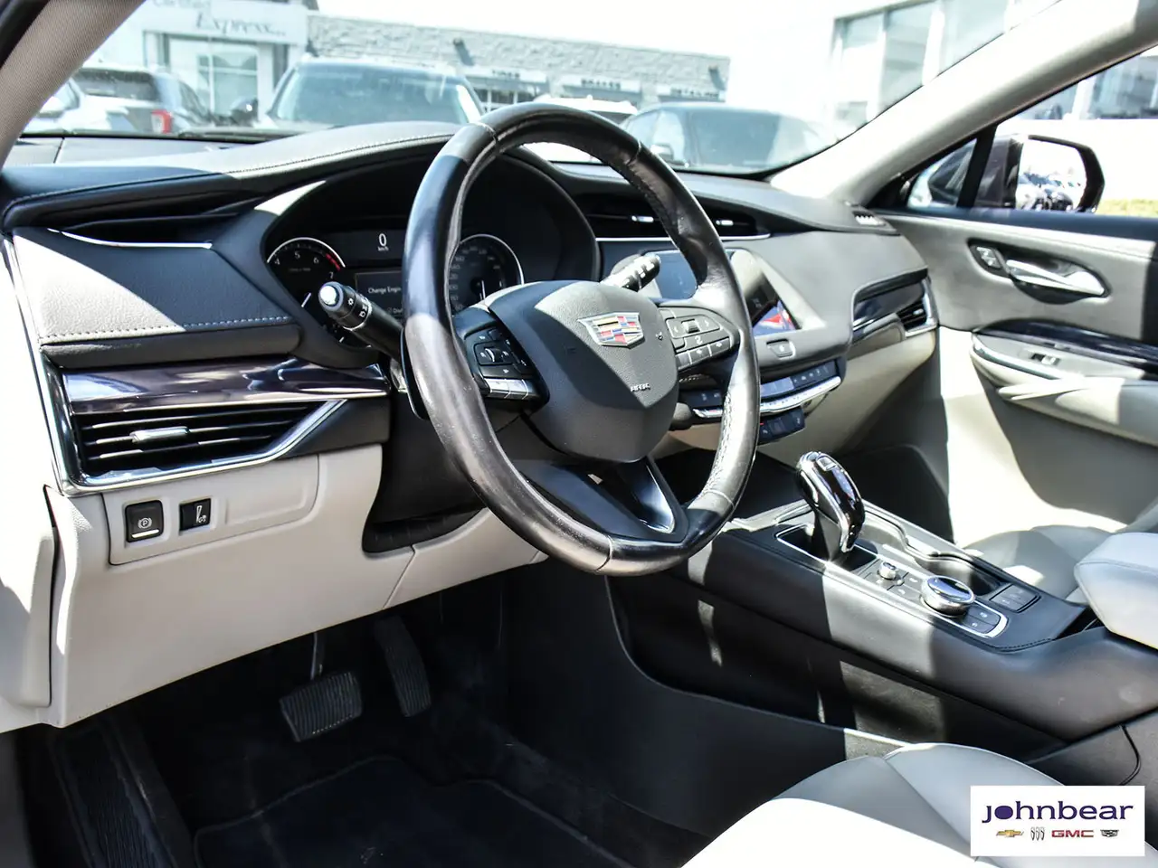 Cadillac XT4 снимка Cadillac XT4