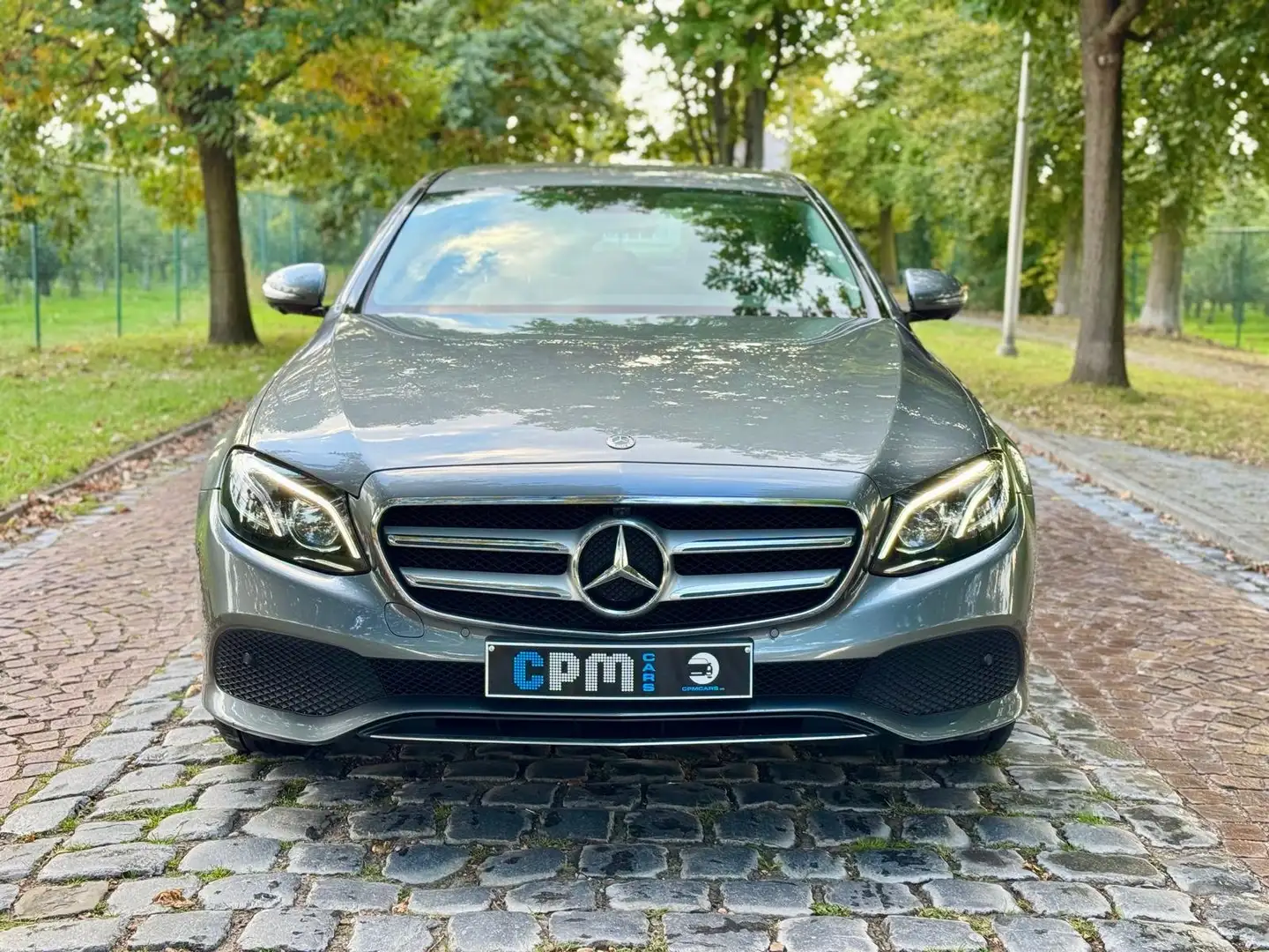Mercedes-Benz E 200 d 9G-TRONIC * FULL HISTORIEK * 360 CAM * BLEU LED Grau - 2