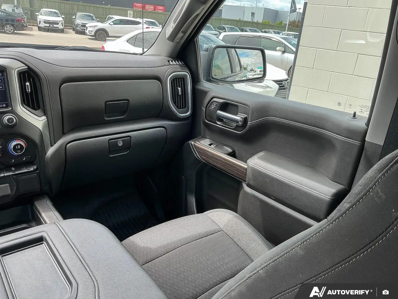 Chevrolet Silverado 1500 снимка Chevrolet Silverado 1500