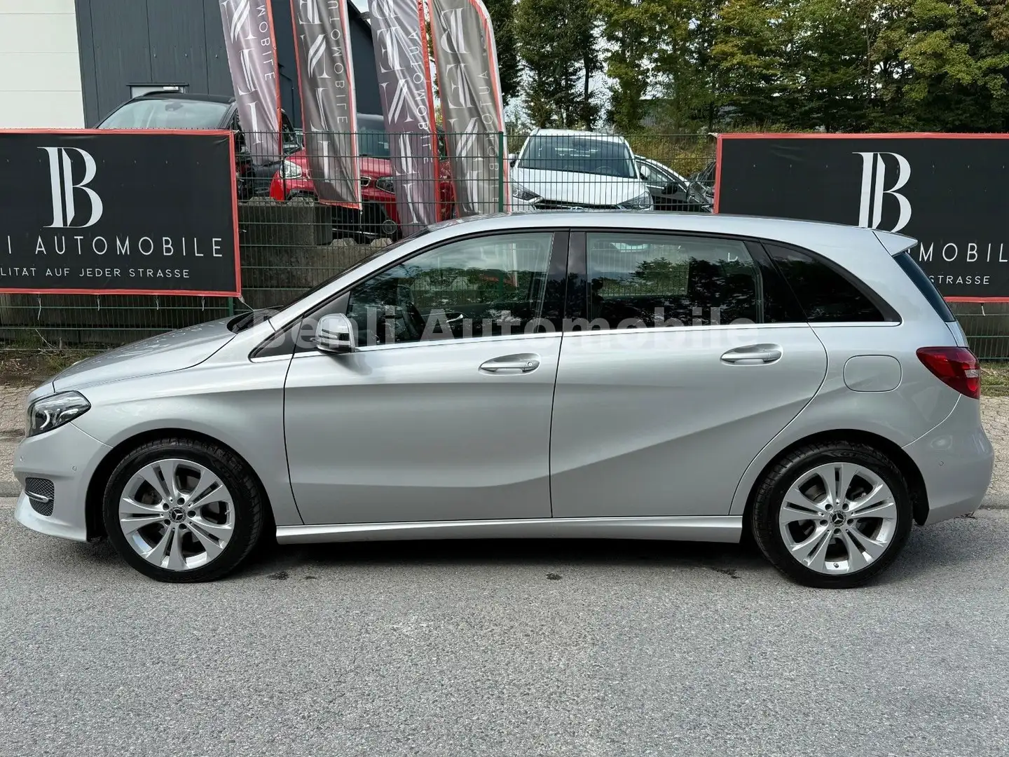 Mercedes-Benz B 200 /URBAN/LED/NAVI/TEILLEDER/SHZ/TMP/TÜV-NEU Silber - 2