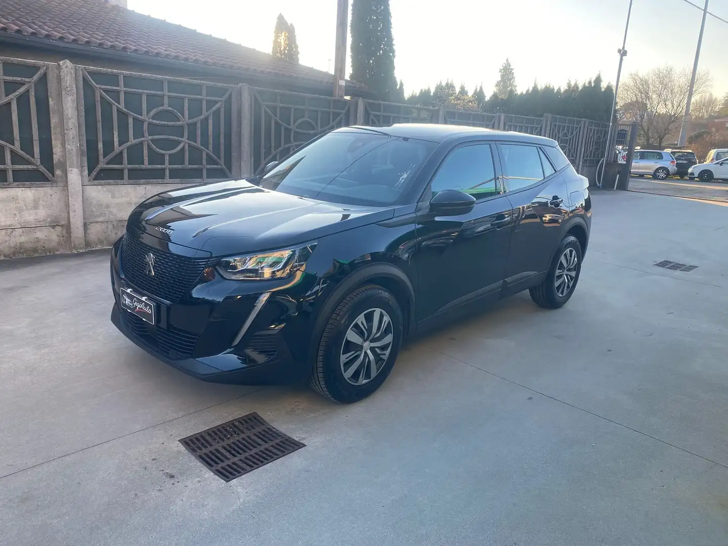 Peugeot 2008 2008 1.2 puretech Active s Nero - 1