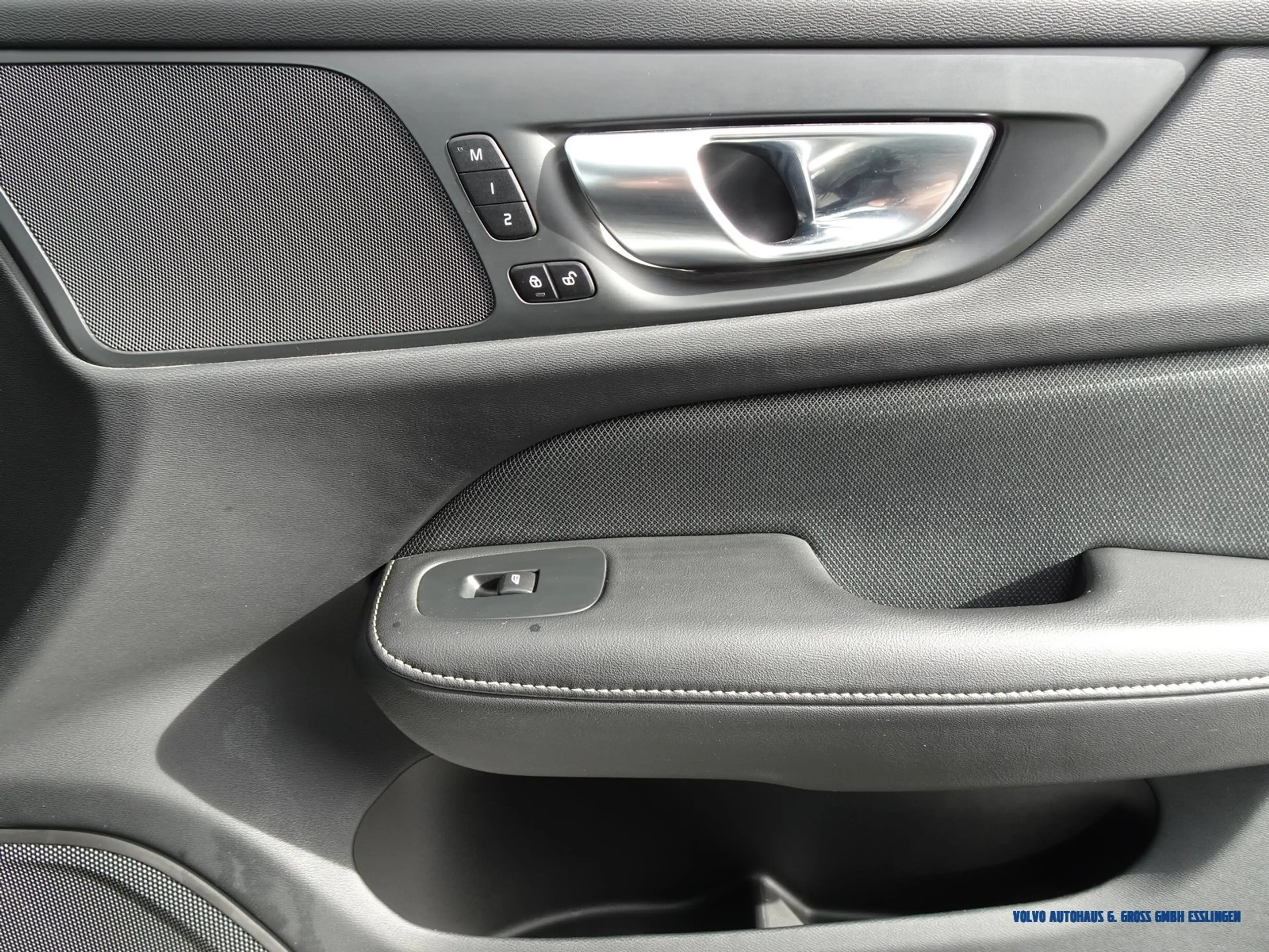 Volvo V60 Cross Country B4 AWD Geartronic Plus — photo 12