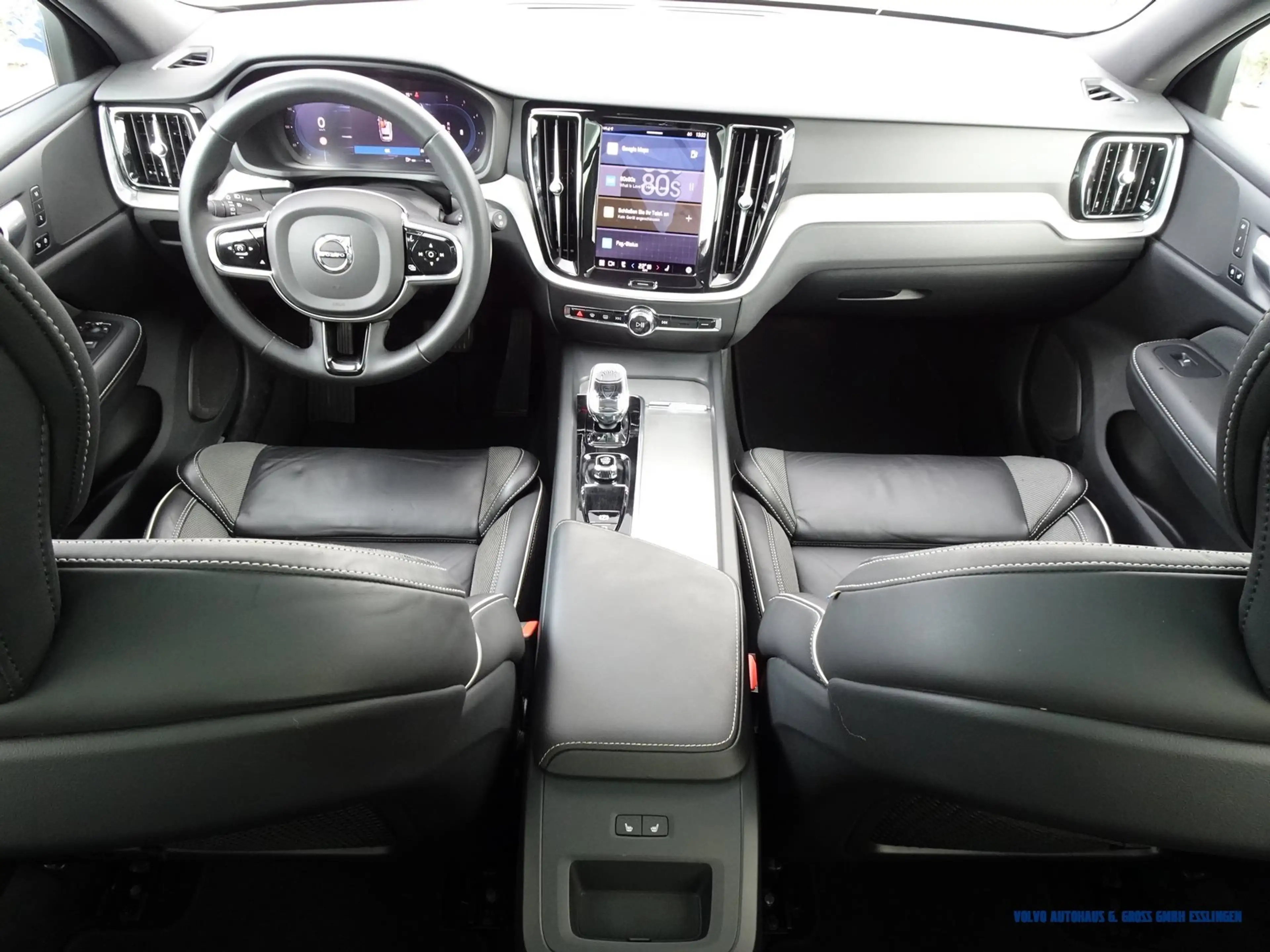 Volvo V60 Cross Country B4 AWD Geartronic Plus — photo 14