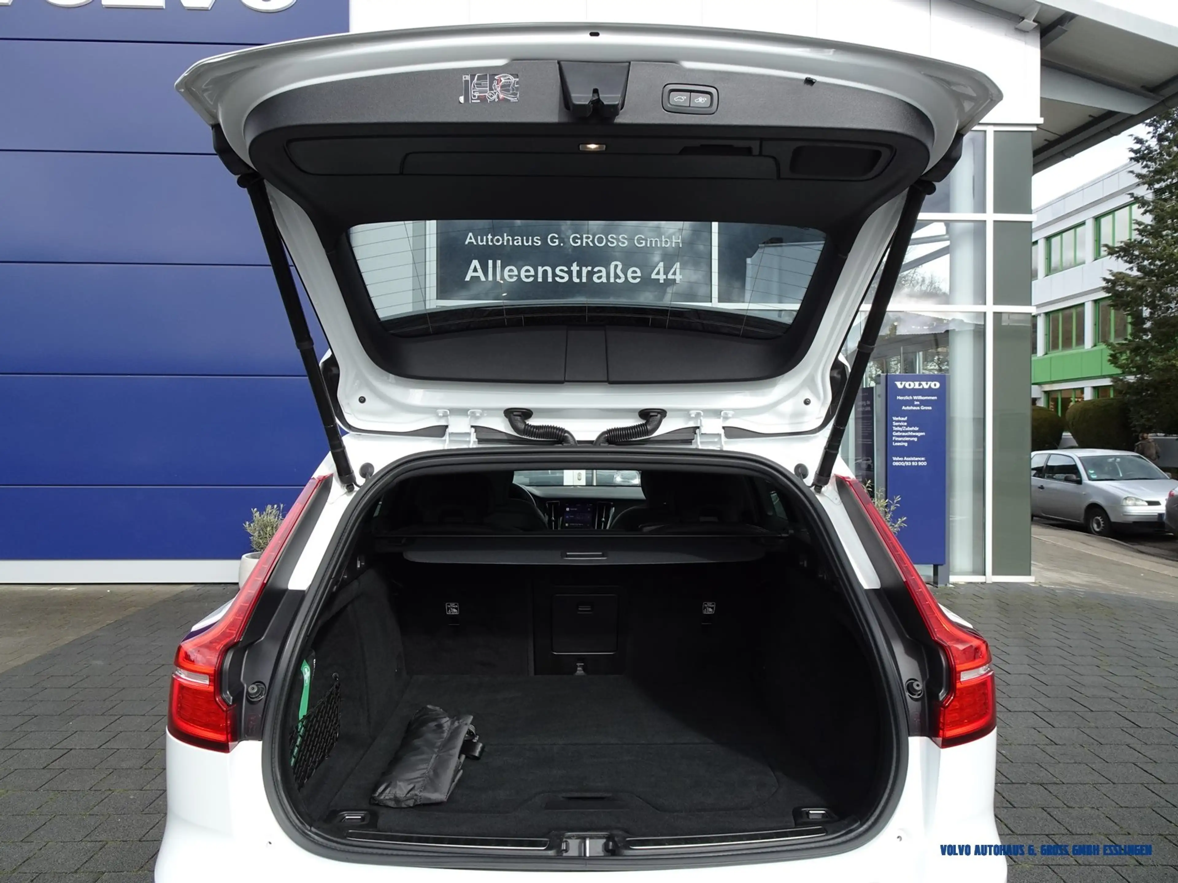 Volvo V60 Cross Country B4 AWD Geartronic Plus — photo 6