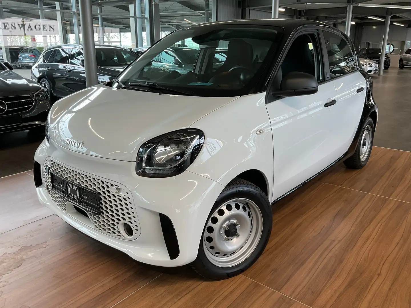 smart forFour forfour EQ PURE SHZ/DAB/COOL&AUDIO/KLIMA Wit - 1