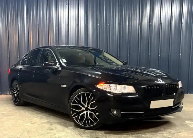BMW 530 530D 3.0 Luxury Line - Garantie 1 an - Sellerie cuir - Caméra de recul - Régulateur