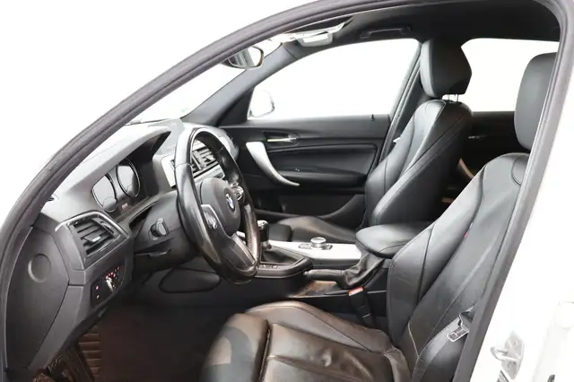 BMW 1 Series view 13