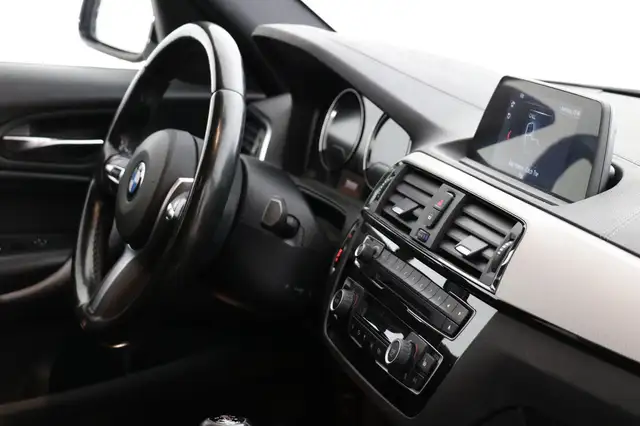 BMW 1 Series view 15