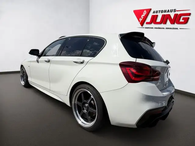 BMW 1 Series view 10