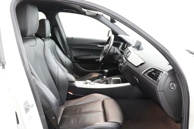 BMW 1 Series view 12