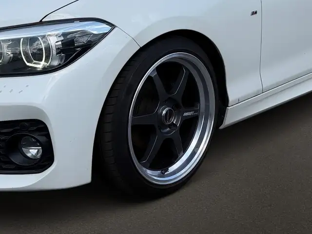 BMW 1 Series view 3