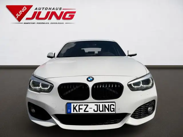 BMW 1 Series view 4
