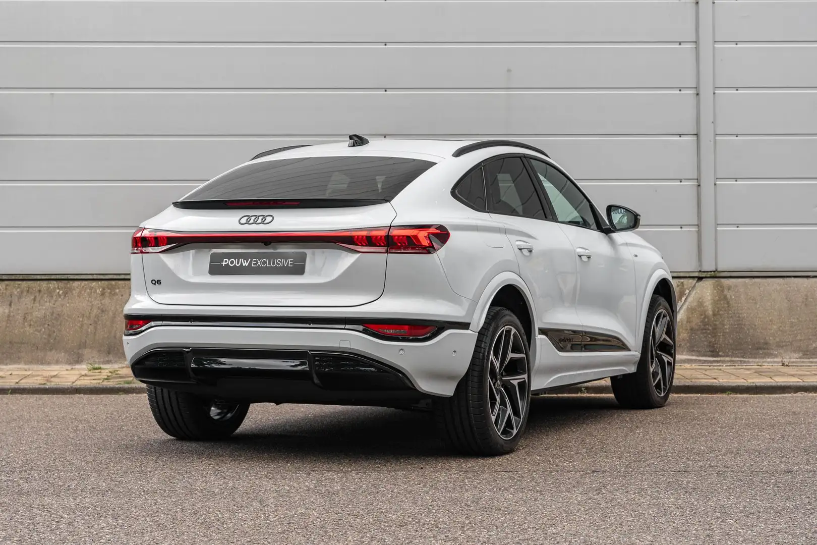 Audi Q6 Sportback e-tron 306pk S edition Performance 100 k Wit - 2