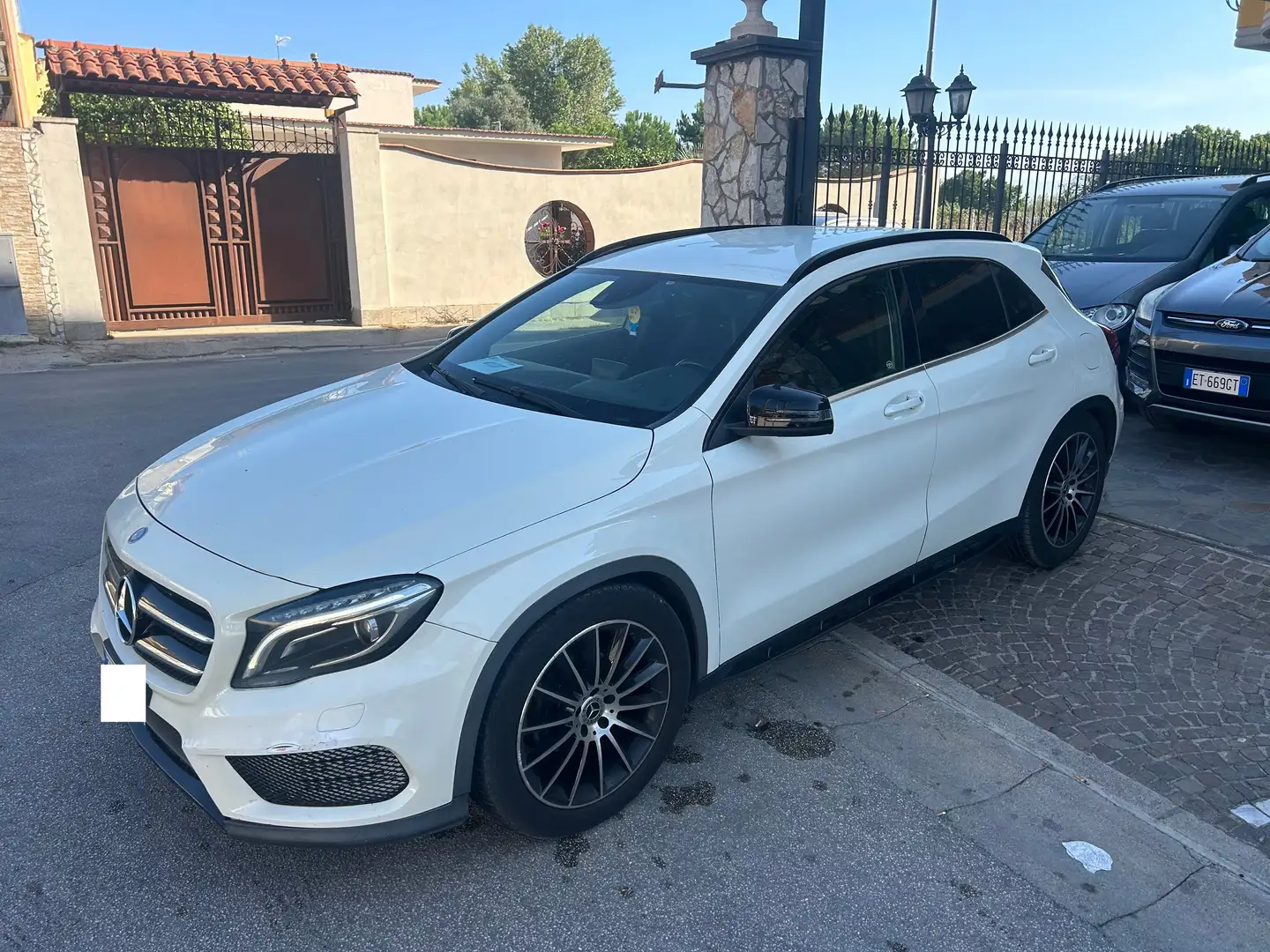 Mercedes-Benz GLA 220 GLA 220 d Executive 177cv auto Biały - 2