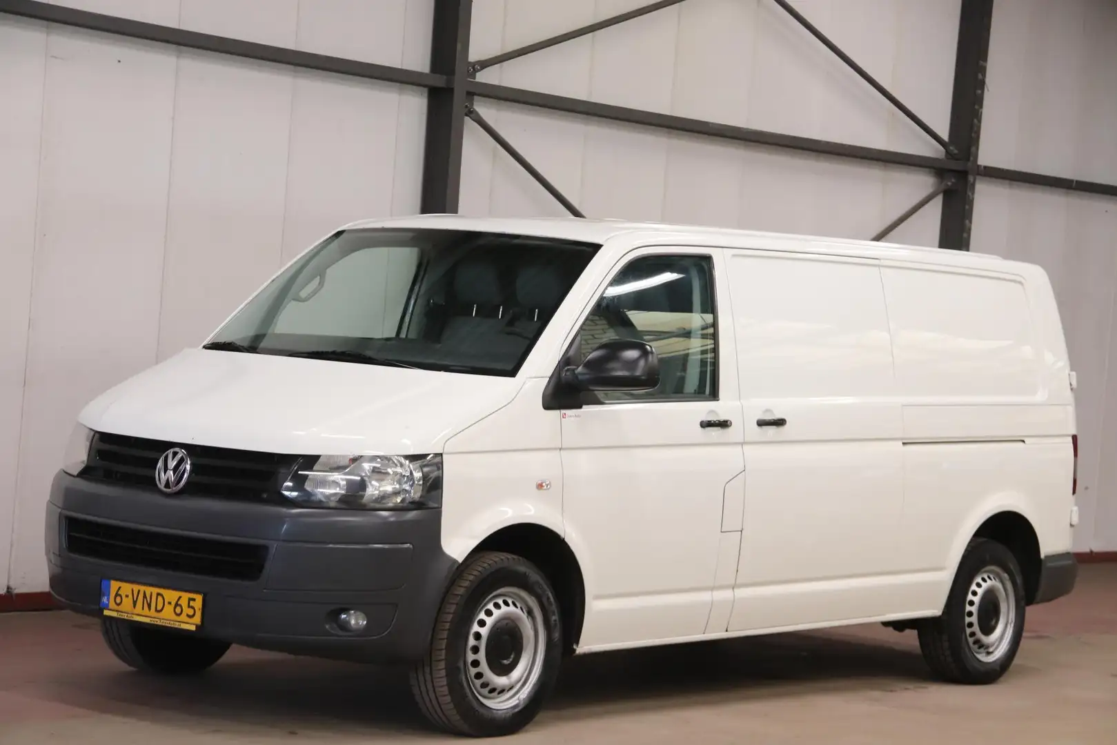 Volkswagen T5 Transporter 2.0 TDI L2H1 AIRCO TREKHAAK Wit - 1