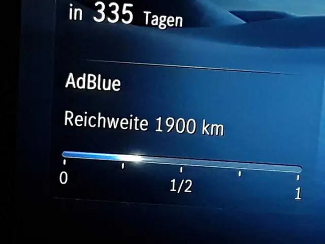 Mercedes-Benz C-Class view 12