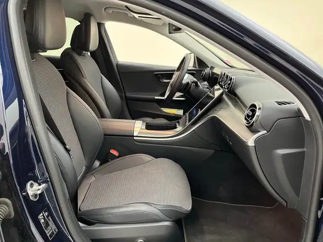 Mercedes-Benz C-Class view 8