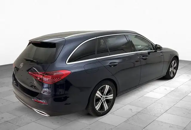 Mercedes-Benz C-Class view 4
