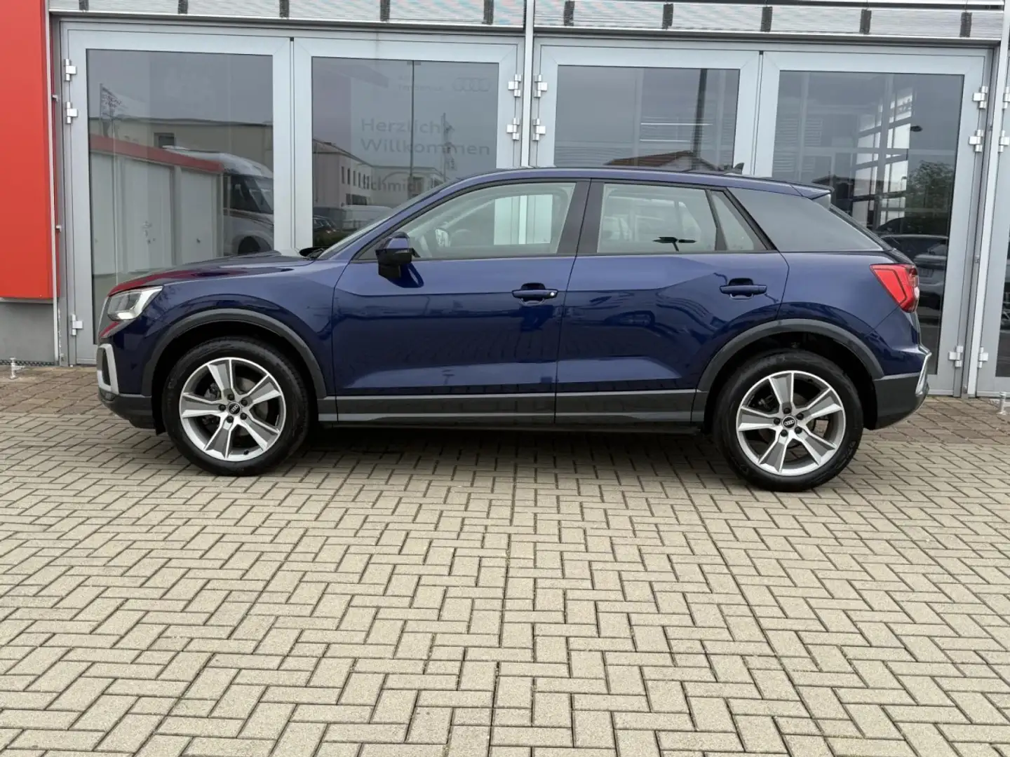 Audi Q2 35 1.5 TFSI advanced S-tronic Klima Navi Leder Blau - 2