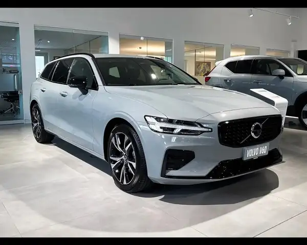 Volvo V60 B4 Plus Dark Automatik - Sofort -