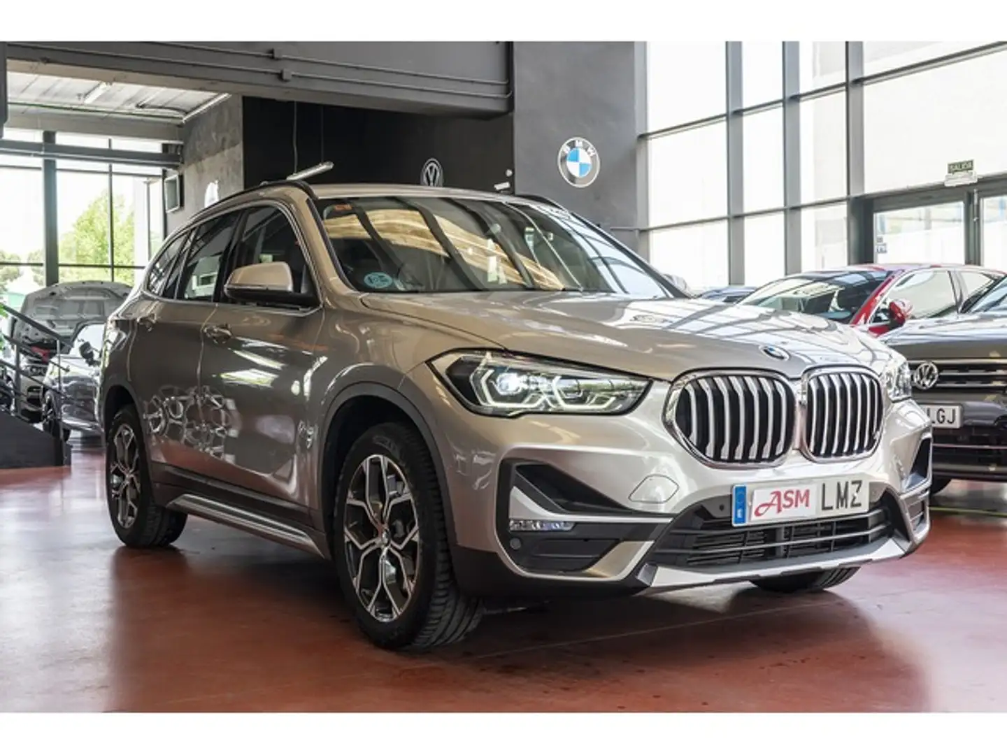 BMW X1 xDrive 20dA Plateado - 2