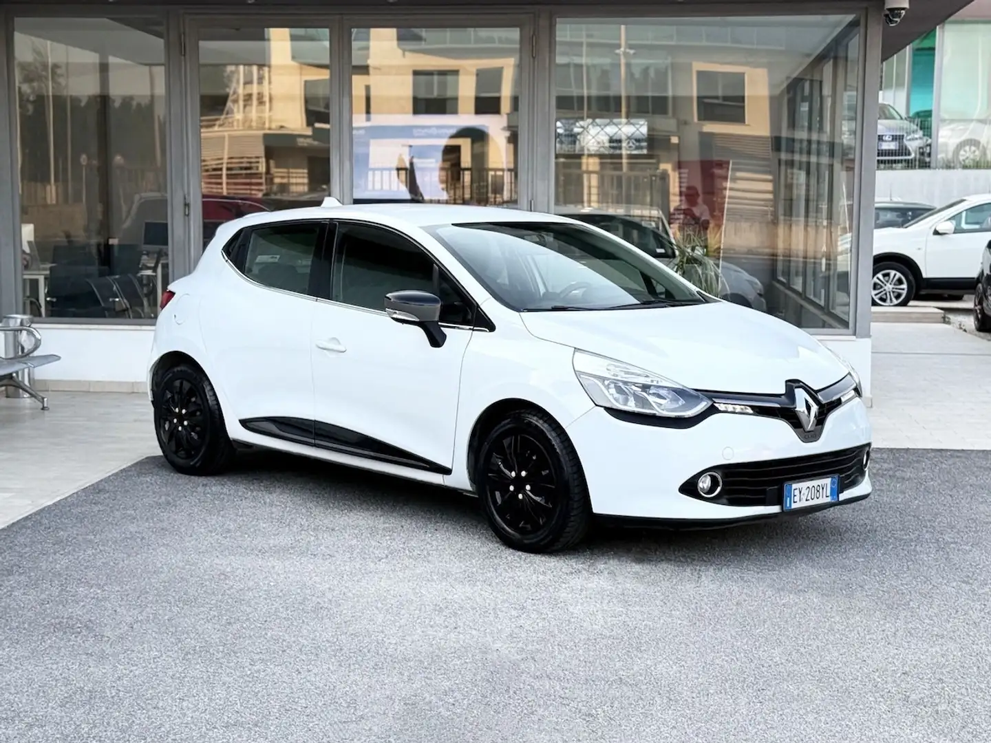 Renault Clio 1.2 Benzina 75CV E5 Neo. - 2015 Bianco - 1
