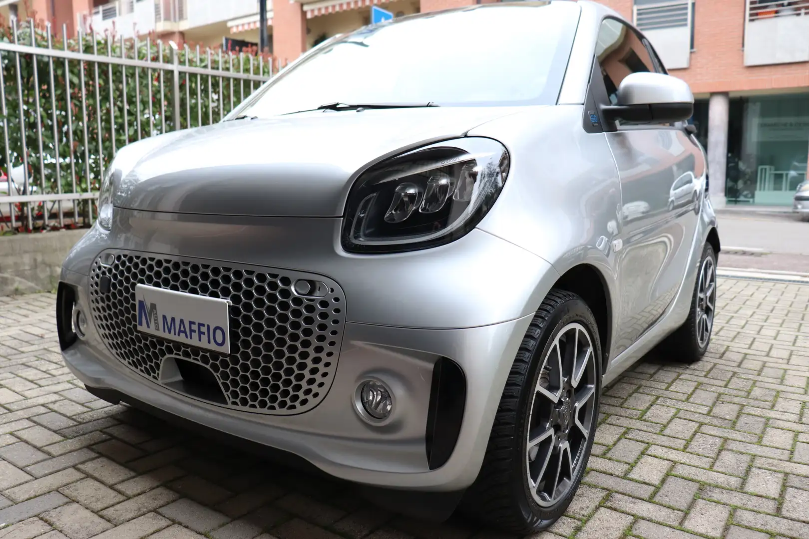 smart forTwo EQ PRIME 22kW+RETROCAMERA+APPLECARPLAY+TETTO PANOR Grau - 2