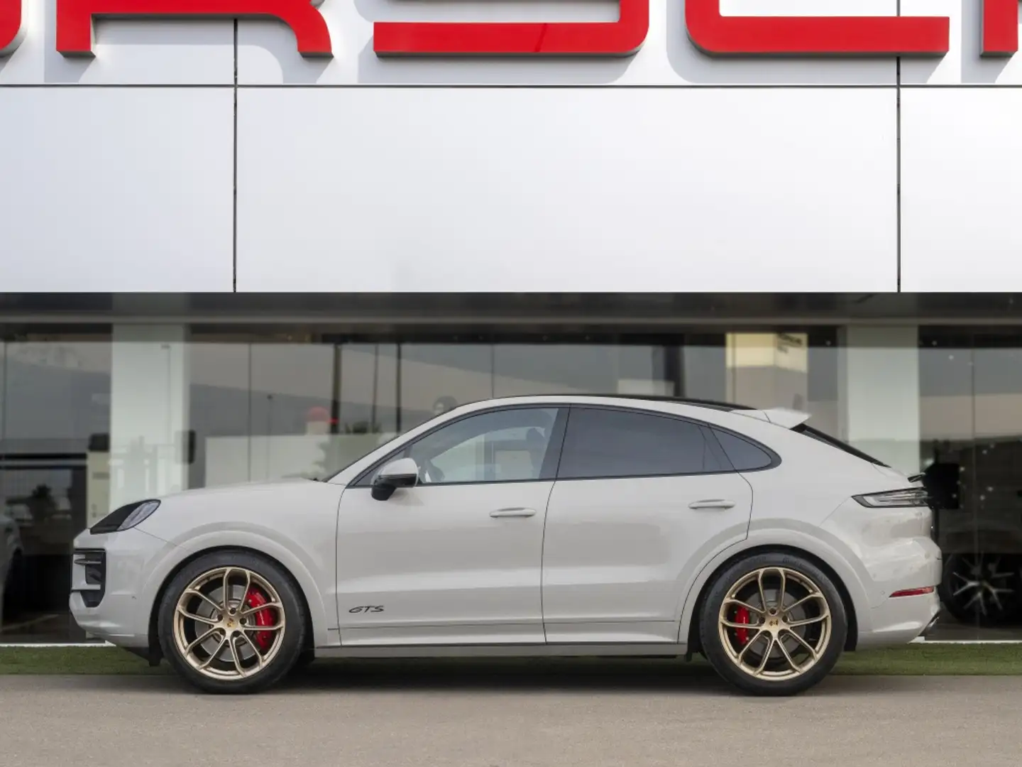 Porsche Cayenne Coupé GTS Aut. Beige - 2