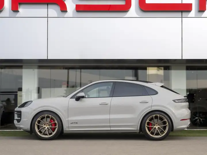 Porsche Cayenne 2024, foto 2