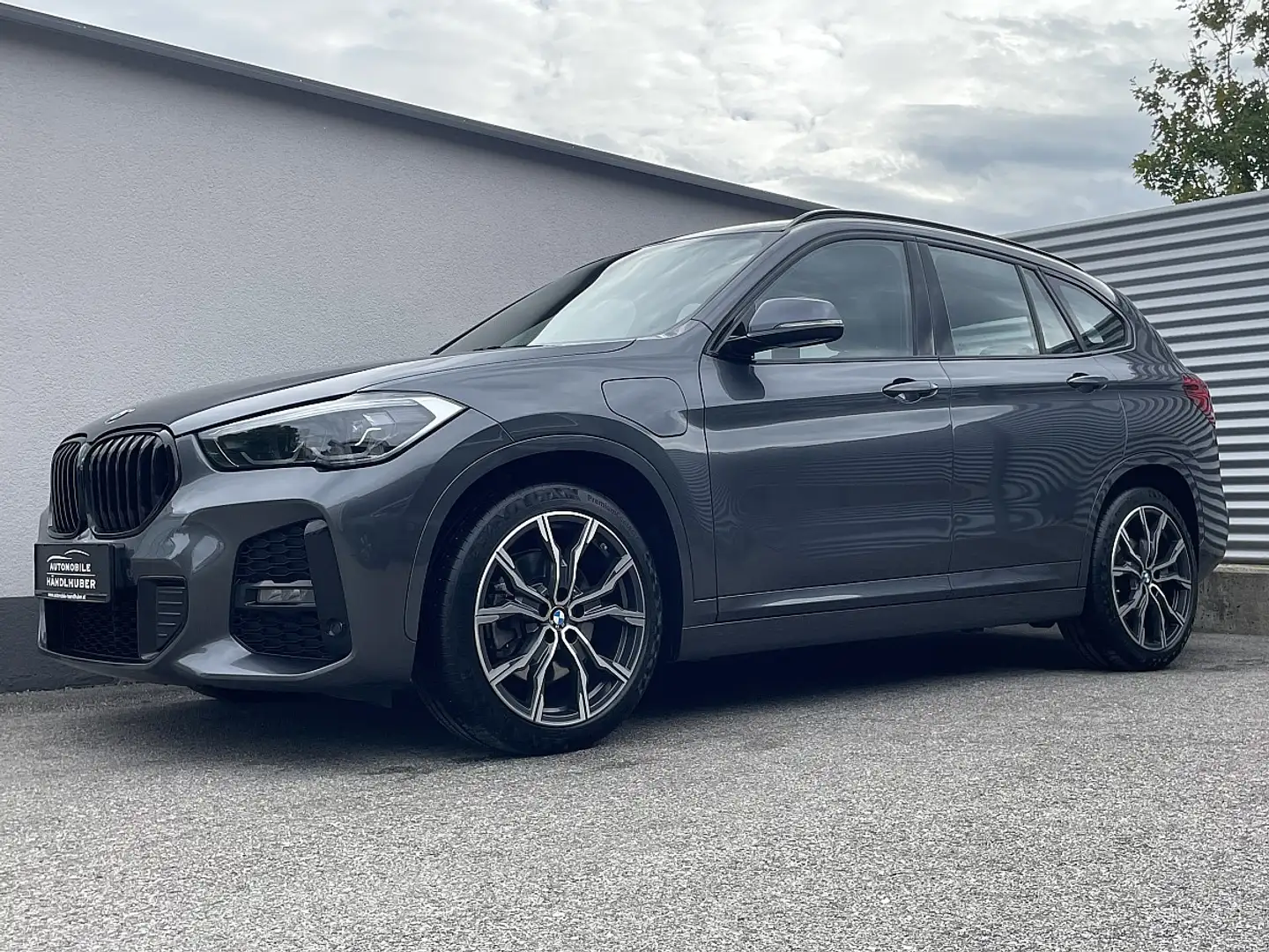 BMW X1 xDrive25e PHEV Aut. MSPORTPAKET/HEADUP/HIFI/PAN... Grau - 2